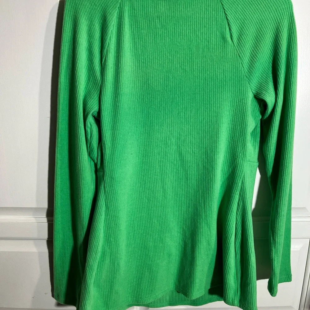 Isabel Maternity by Ingrid & Isabel Green Fitted Cut Out Blouse - Picture 3 of 3